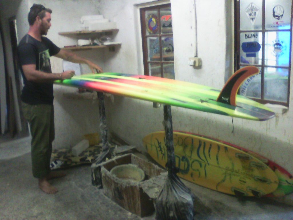 Build your own surfboard with the Maisch team