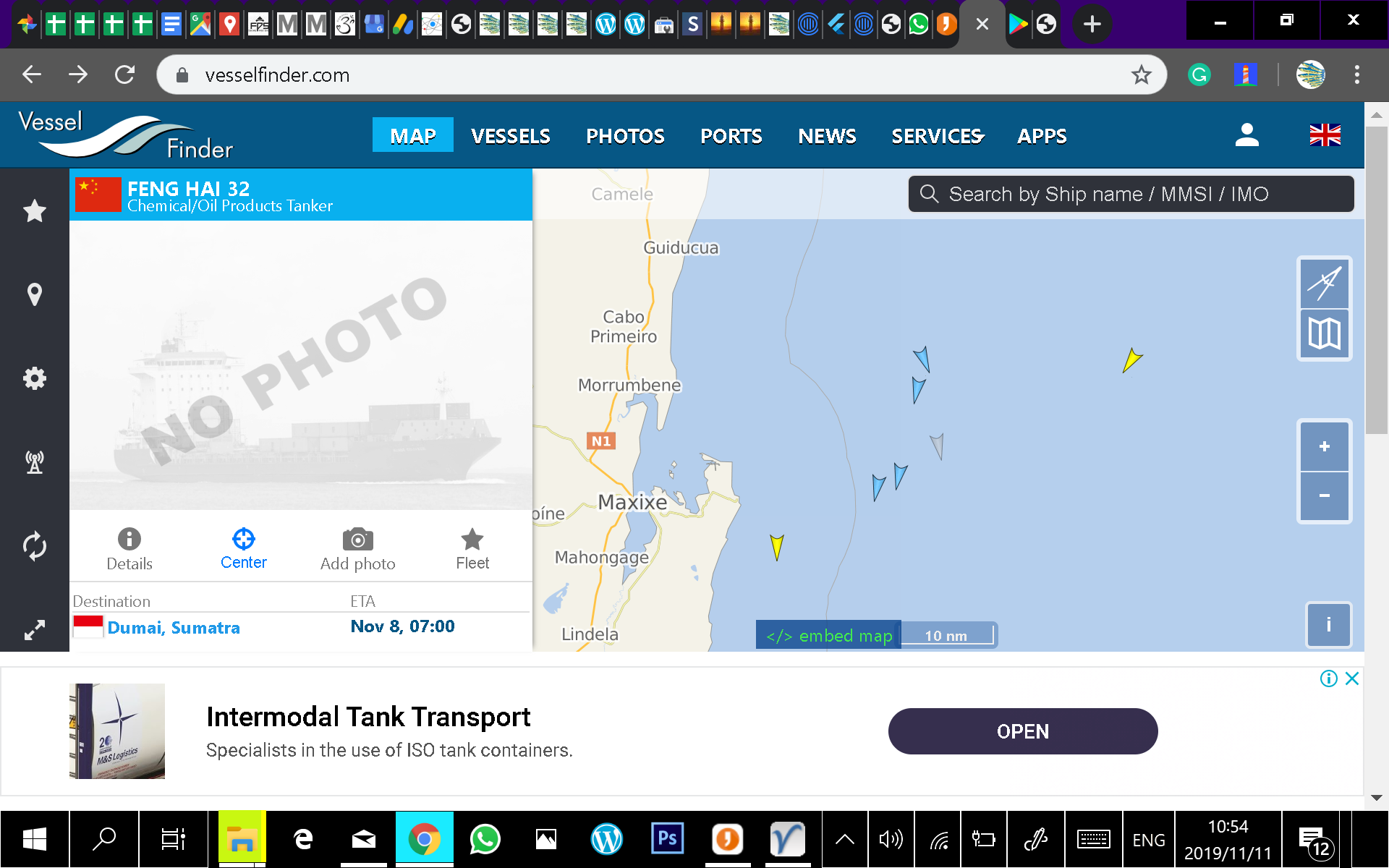 Vesselfinder screen shot of fishing vessels fishing close together of Xai Xai