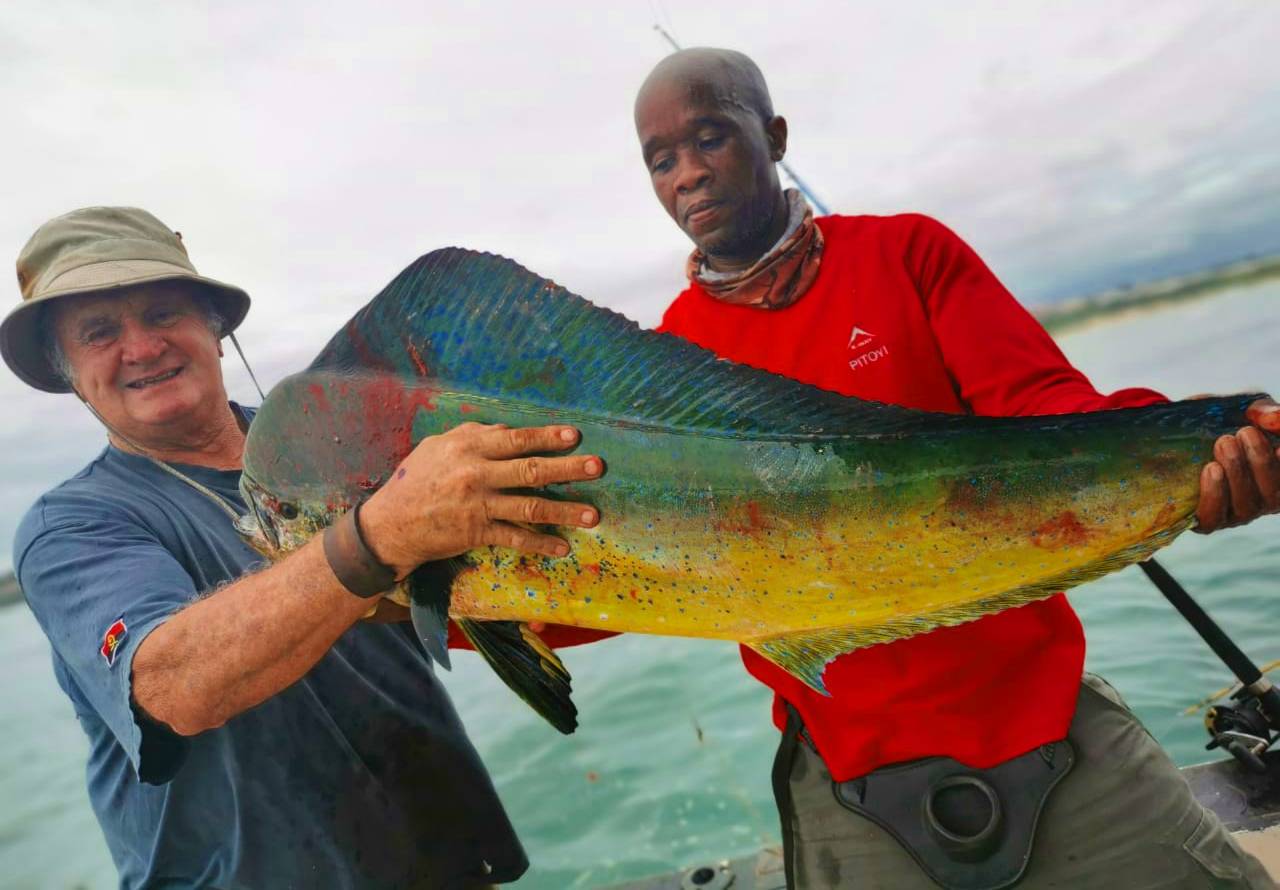 VIDEO: Fishing the water line with Bongani Pitoyi on the Niteshift