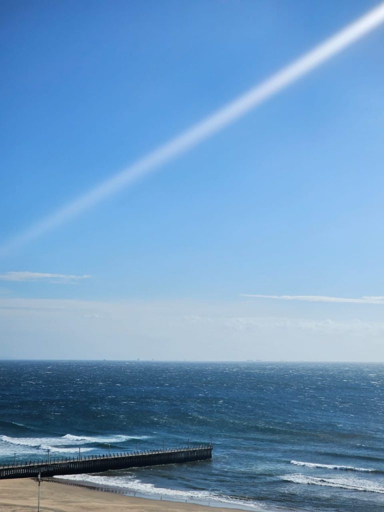 The big SSW swell that is running today doesn't quite turn the corner tight enough to get into the Durban pier beaches.