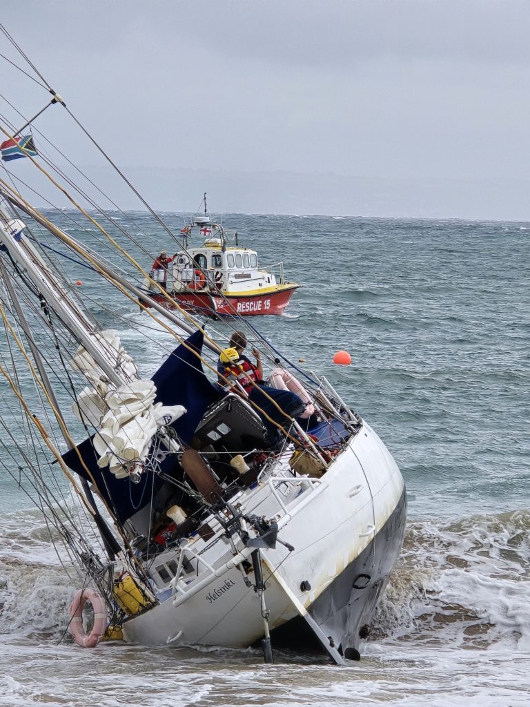 Yacht at Santos Beach in Mossel Bay runs Aground 21 Jan 25